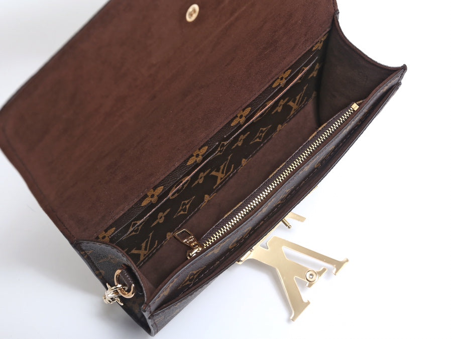 1XE72BDE Stylish leather bag