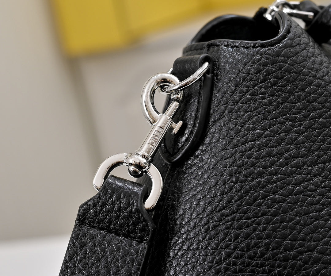 1WF109BDE Stylish leather bag