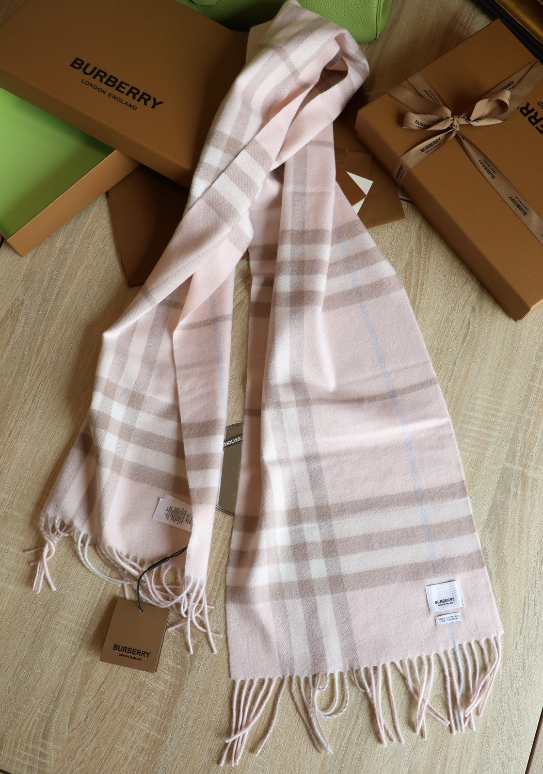 185ZR1WDE Stylish Winter Scarves