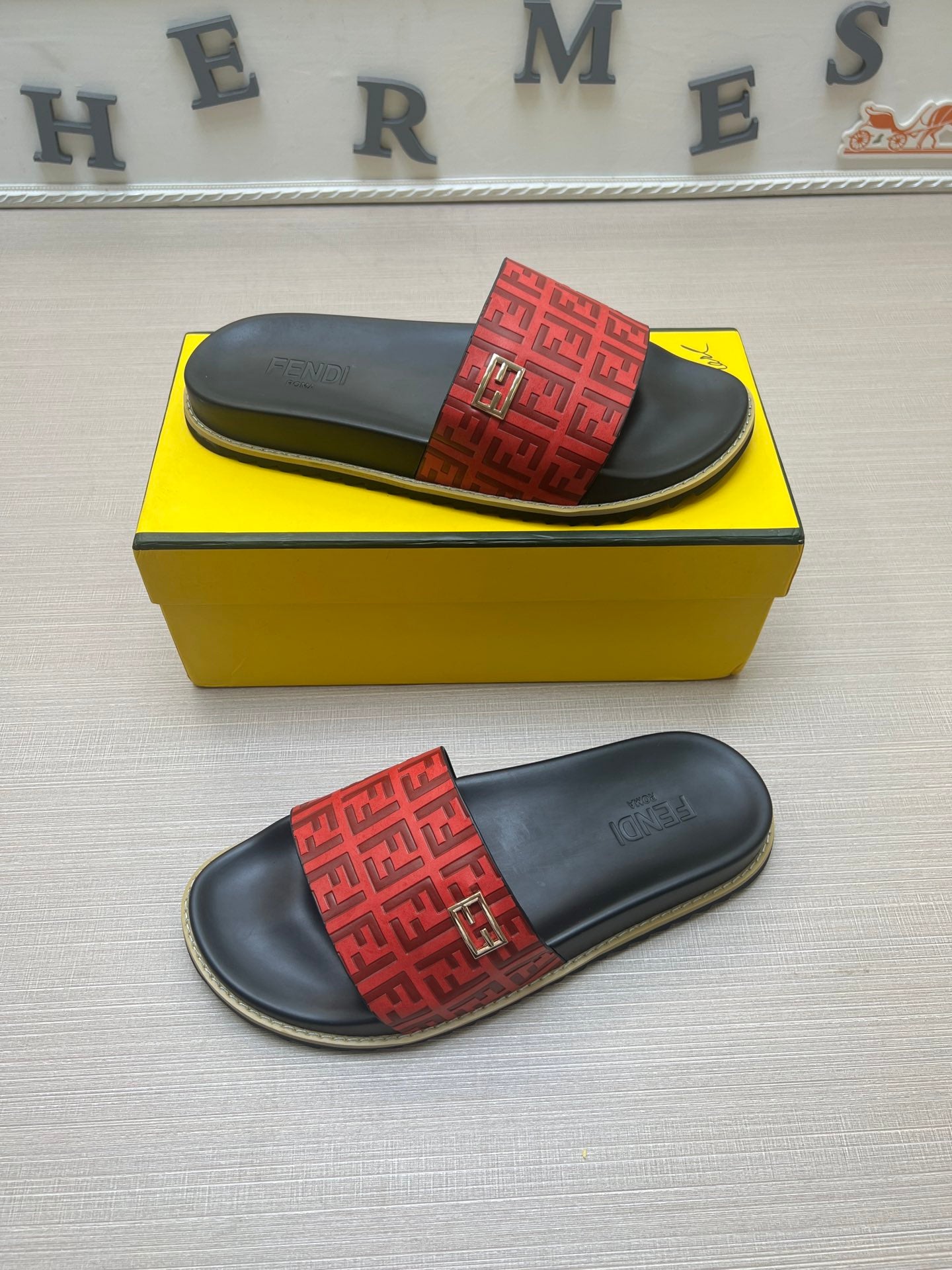 54F121ZDE Stylish slippers