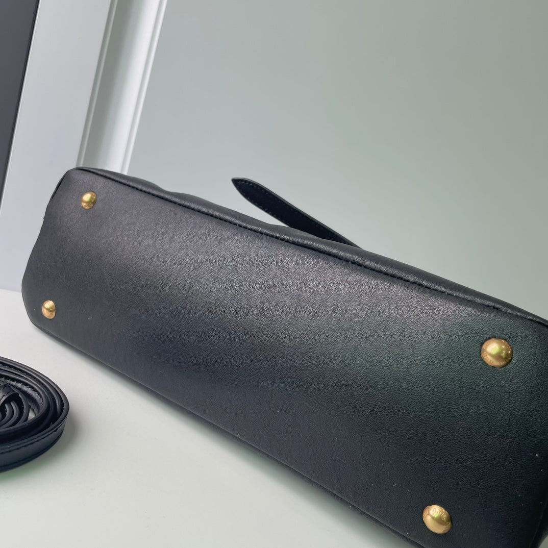 15RA40BDE Stylish leather bag