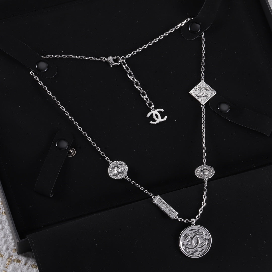 14C689KDE Stylish Necklaces