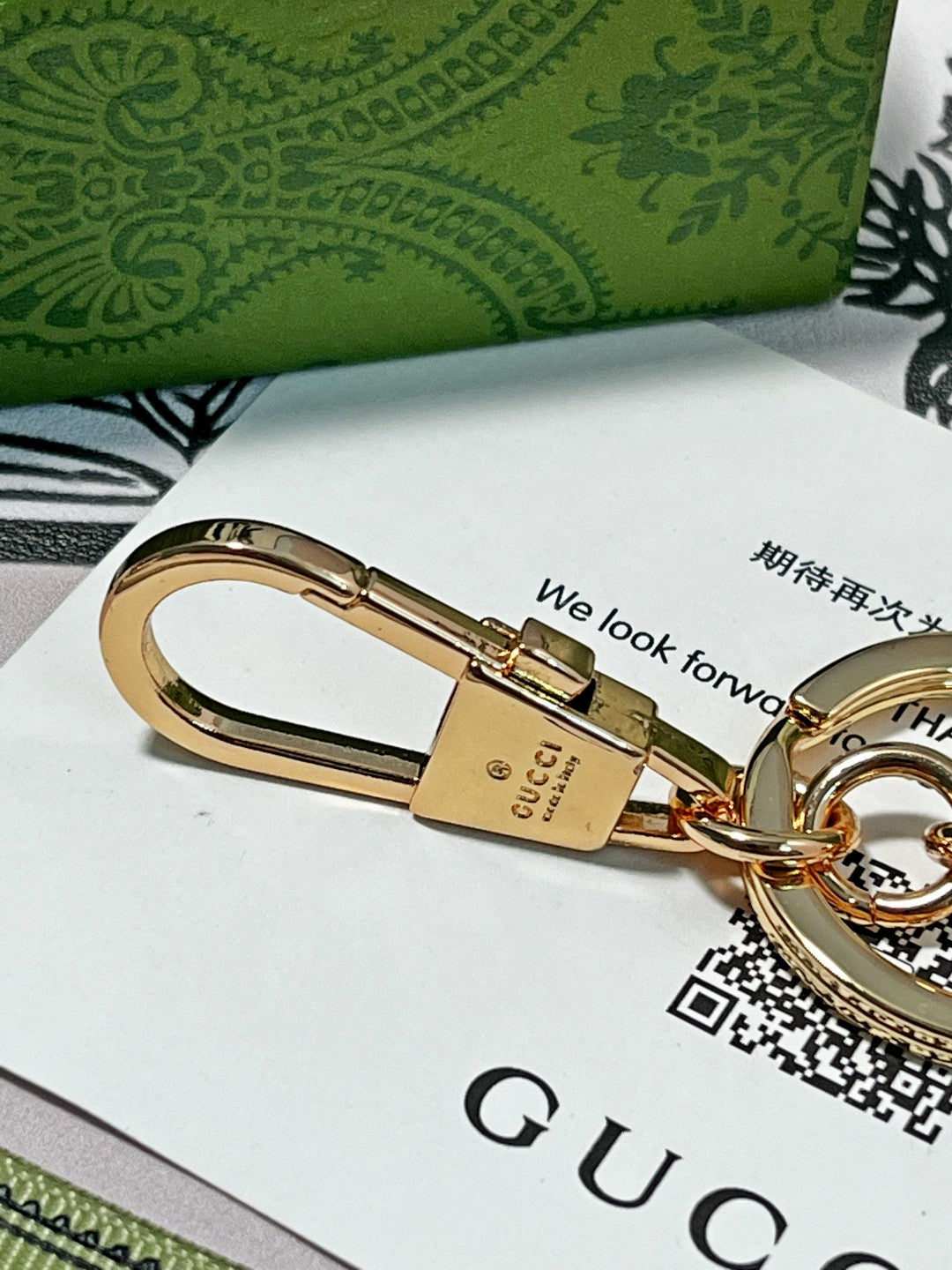 14B56ADE Stylish key closure
