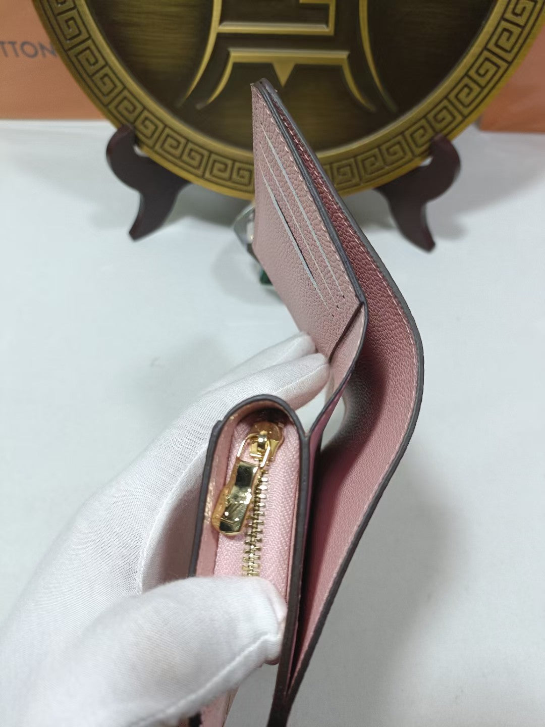 1XB385BDE Stylish leather wallets  ( with boxs)