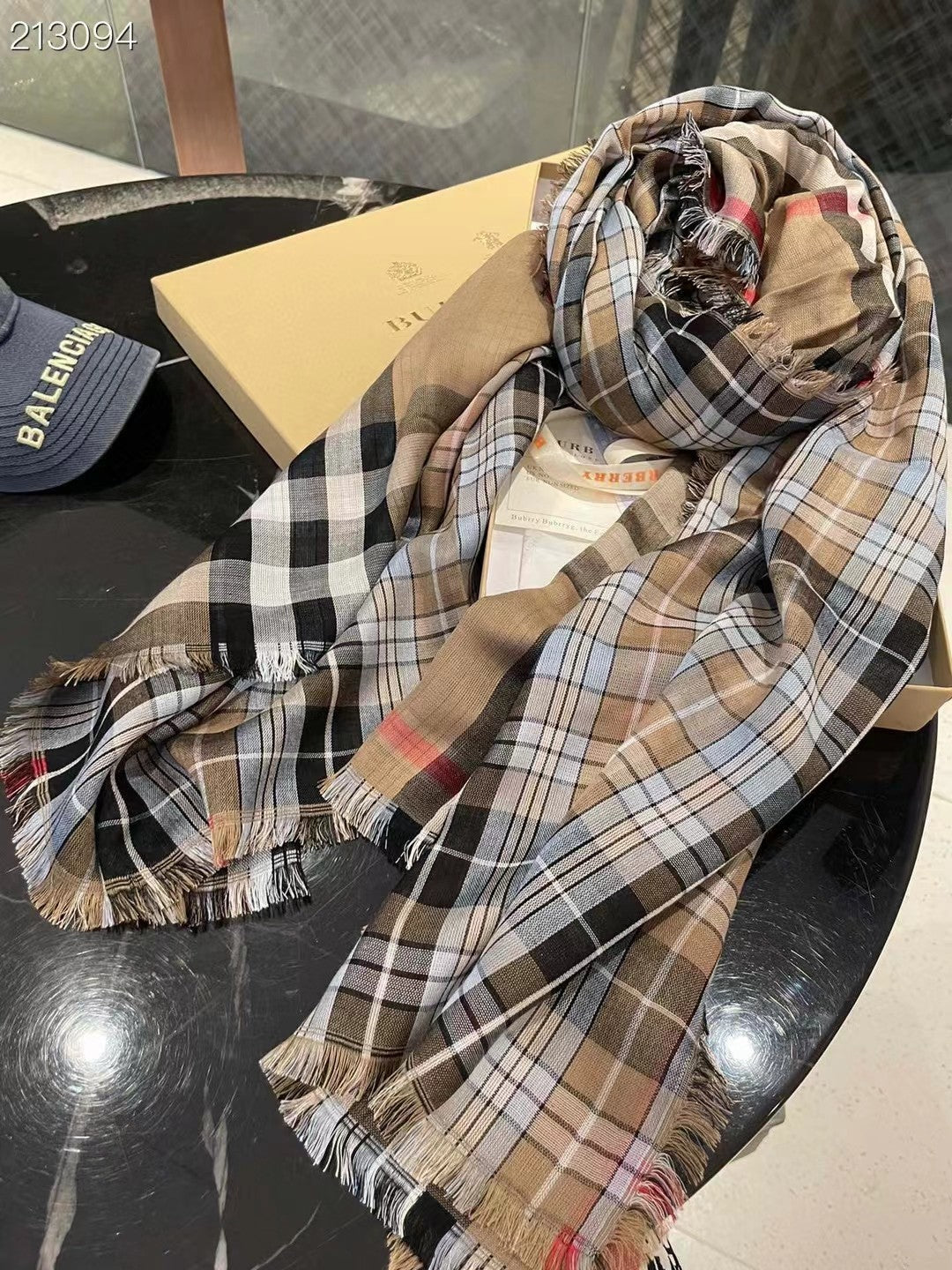 175RR9WDE Stylish Winter Scarves