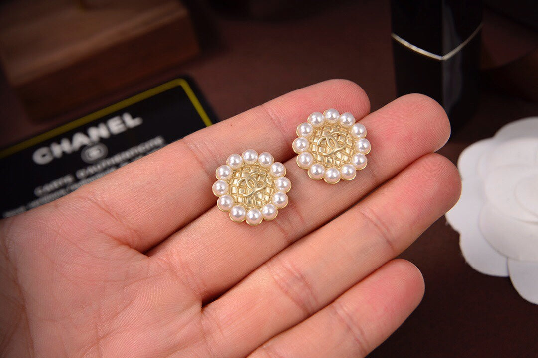 14C100EDE Stylish Earrings