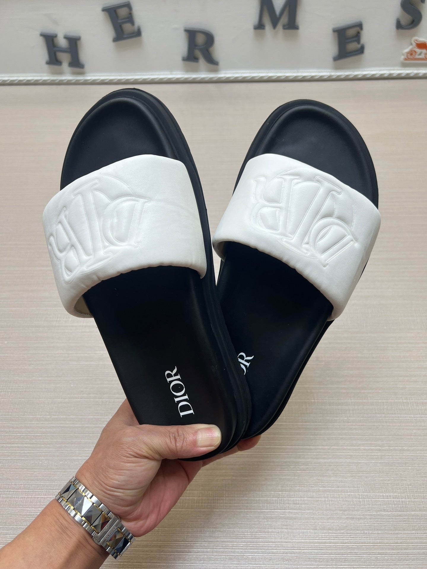 54D167ZDE Stylish leather slippers