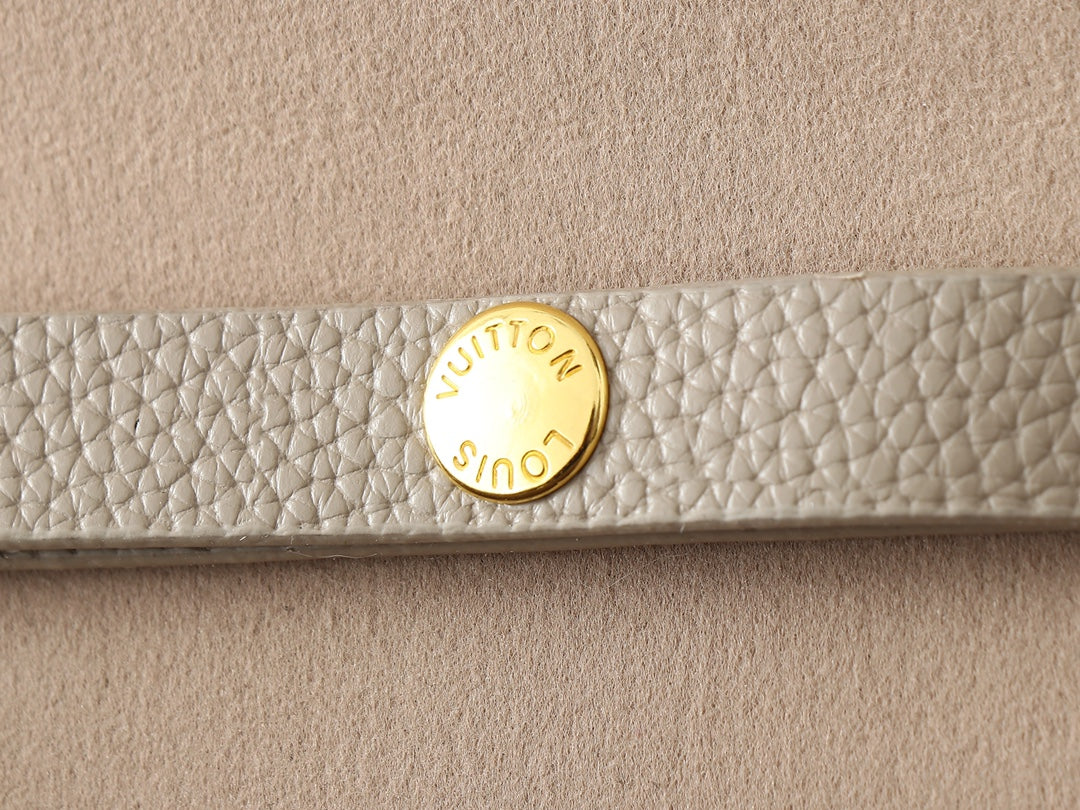 2WE1BDE Stylish leather bag