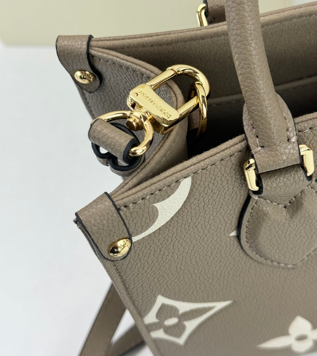 175RE8BDE Stylish leather bag