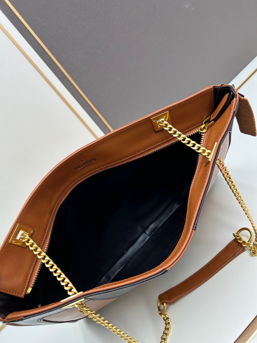 2WVL47BDE Stylish leather bag