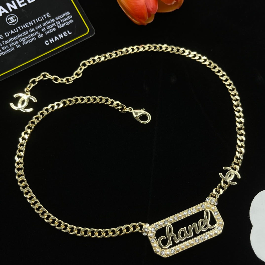 14C919XDE Stylish Necklaces