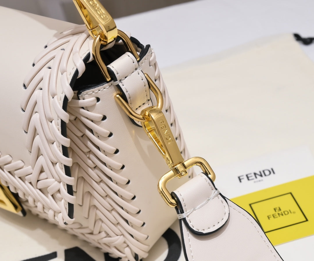 1XF94BDE Stylish leather bag 