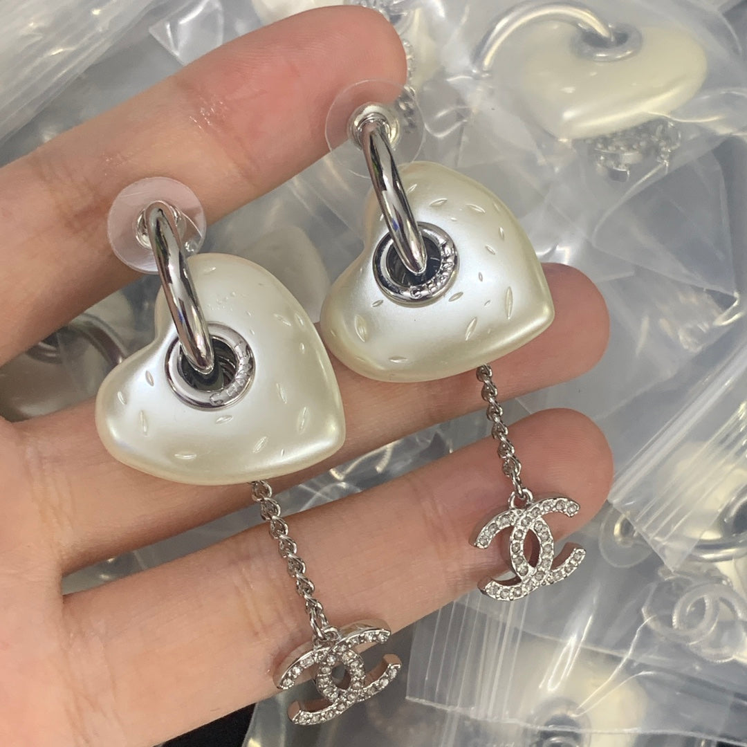 84C97EDE Stylish Earrings