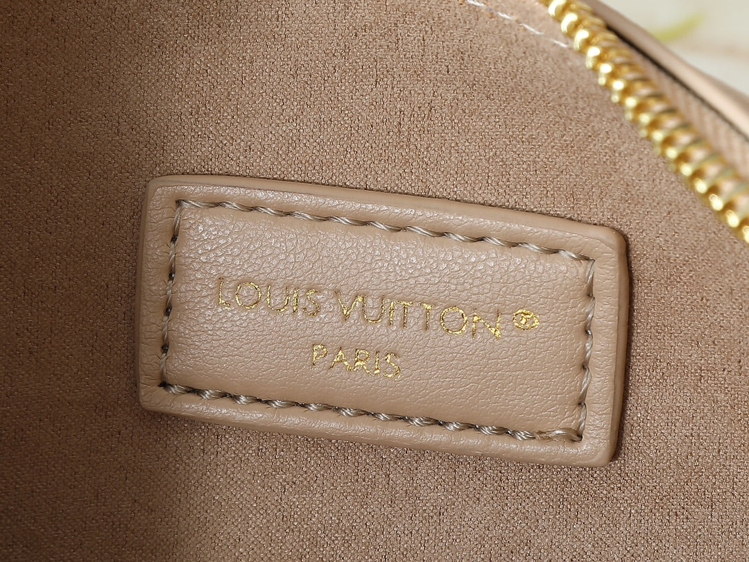 15RE23BDE Stylish leather bag