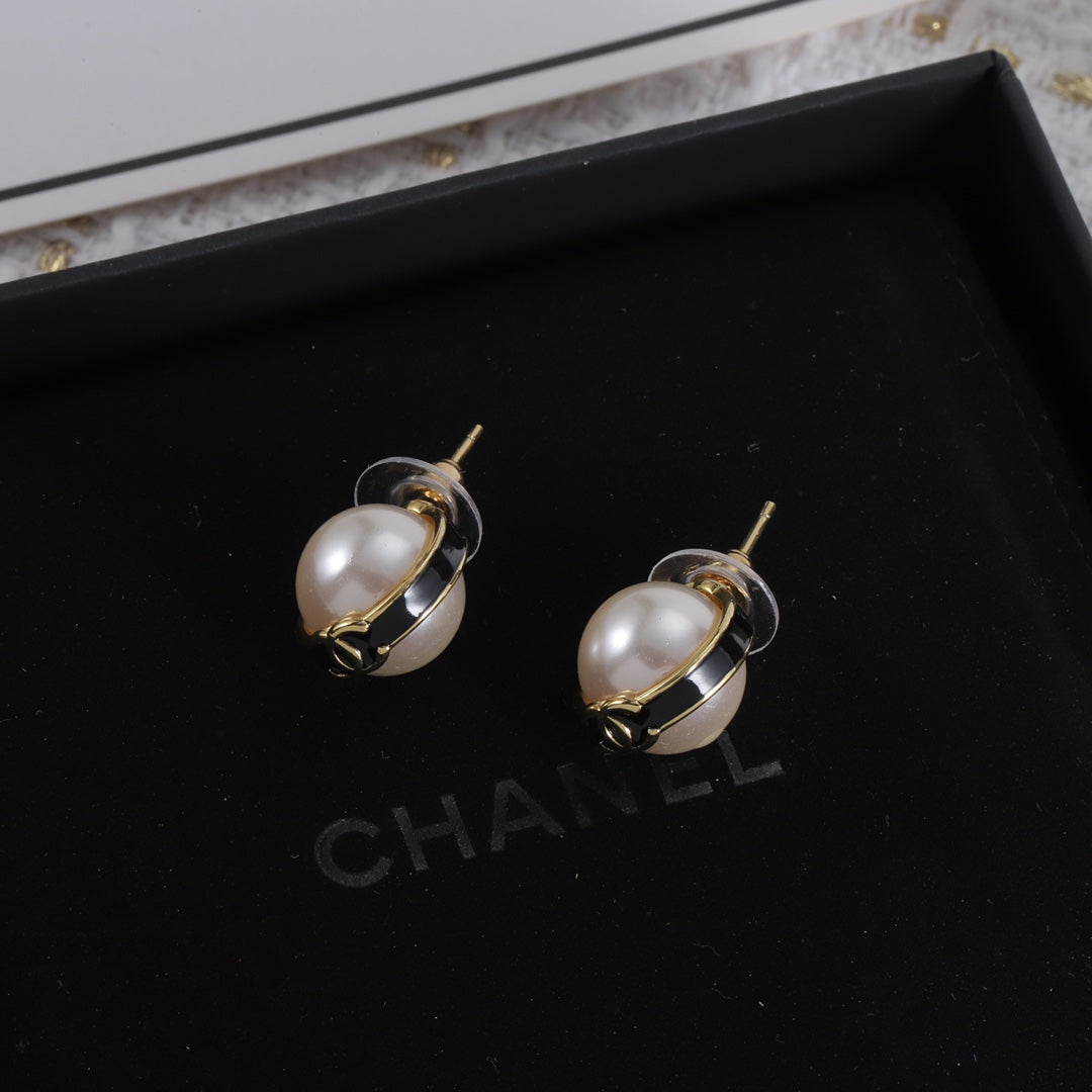 14C369EDE Stylish Earrings