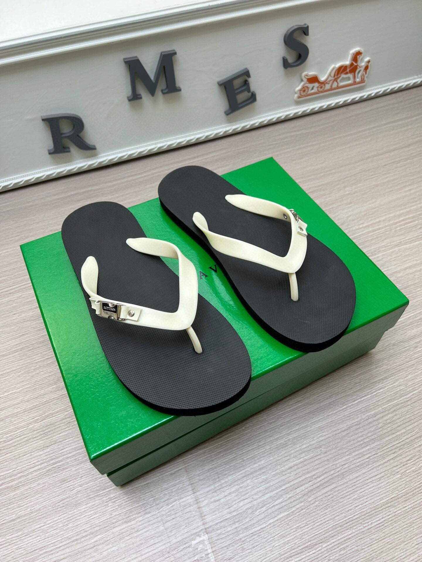 54A162ZDE Stylish slippers