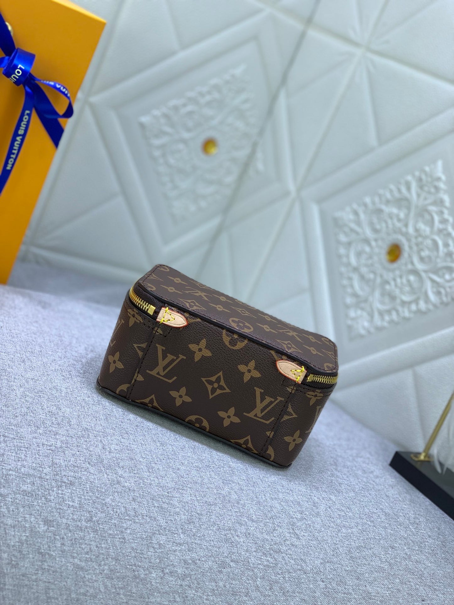 1XE272BDE Stylish leather bag 