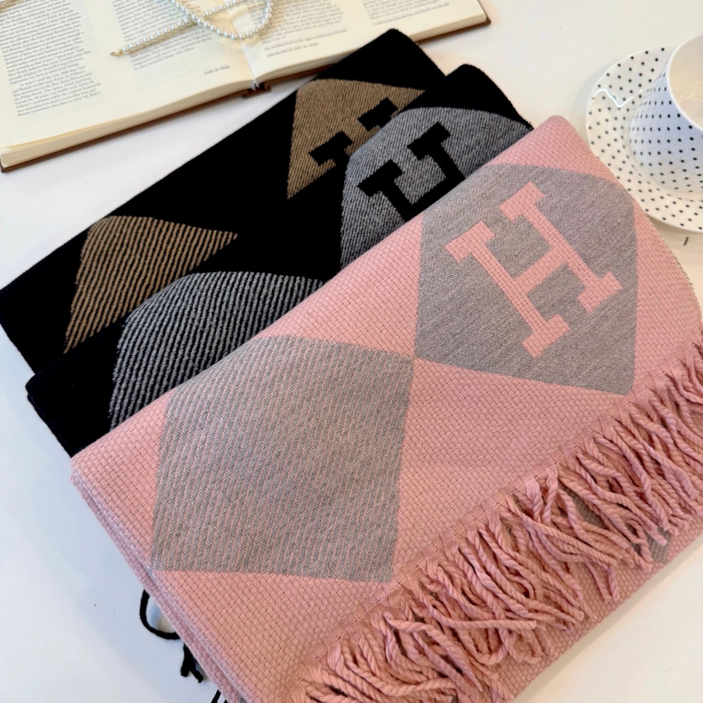 185ZH36WDE Stylish Winter Scarves