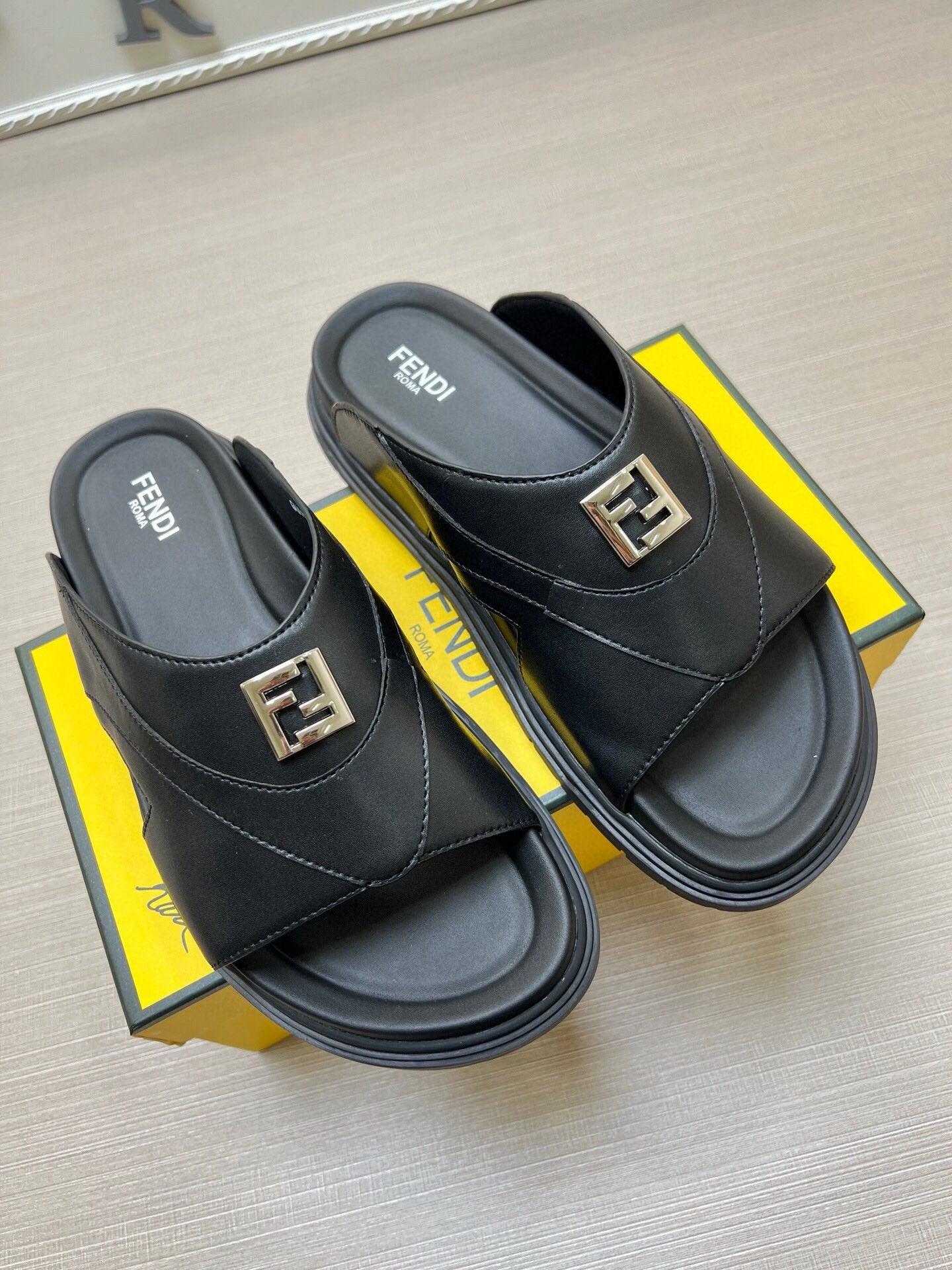 5LF221ZDE Stylish Slippers
