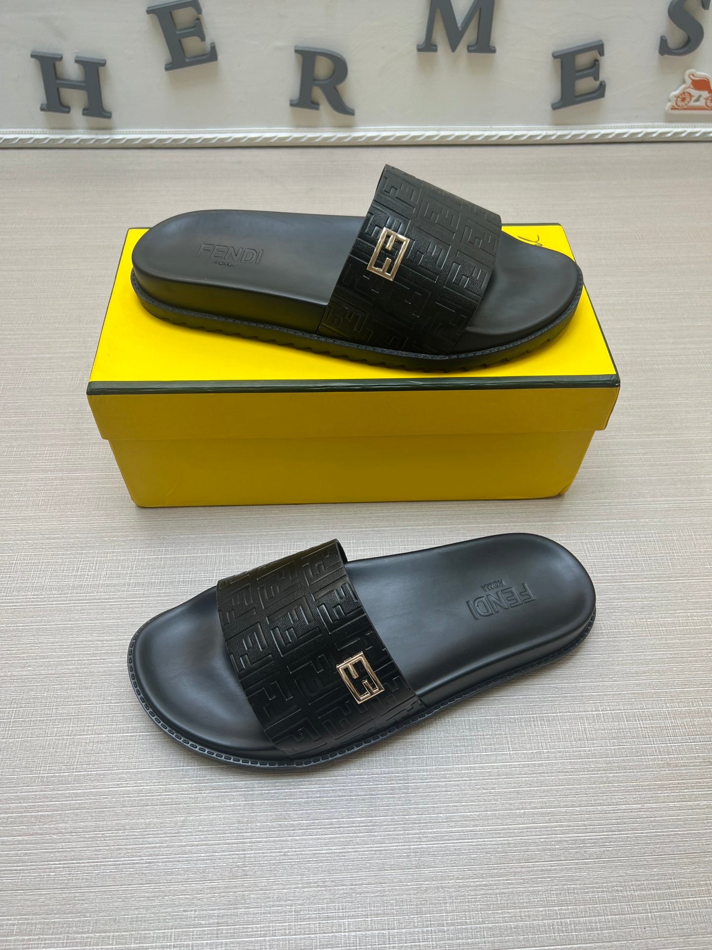 54F121ZDE Stylish slippers