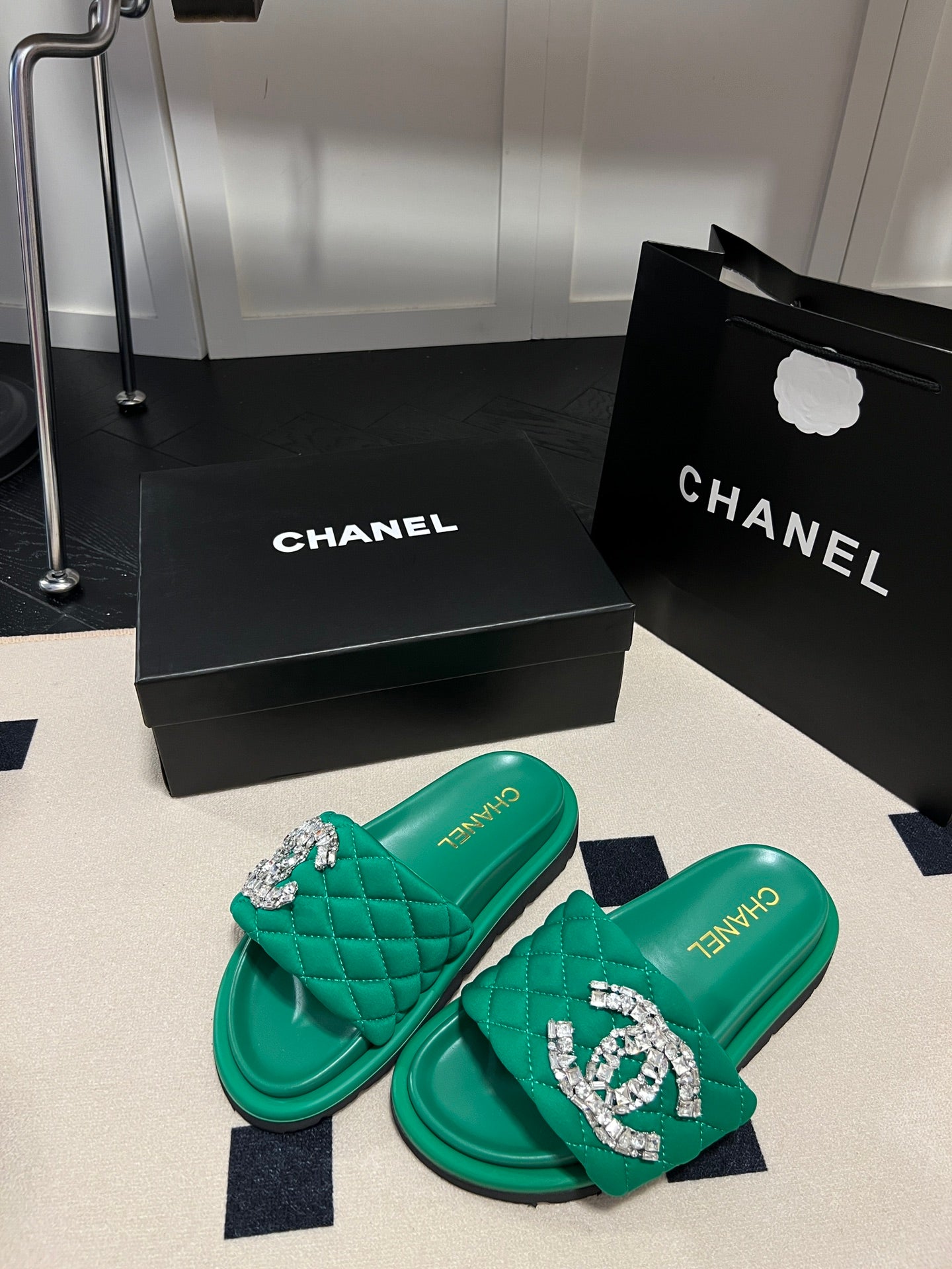 14C93ZDE Stylish Slippers