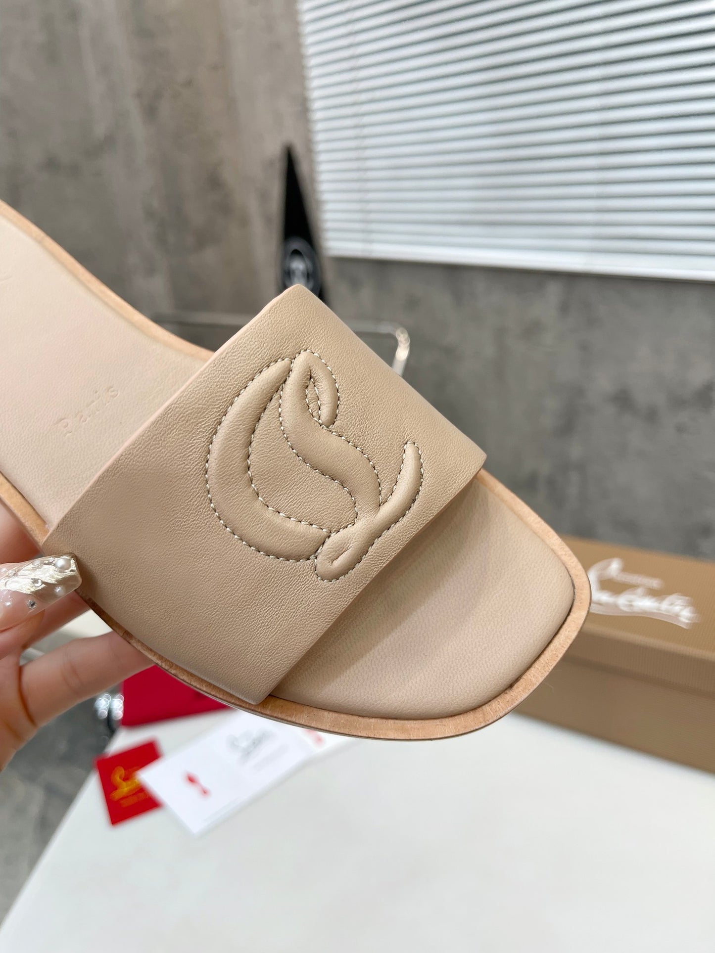 JXA32ZDE Stylish leather Slippers