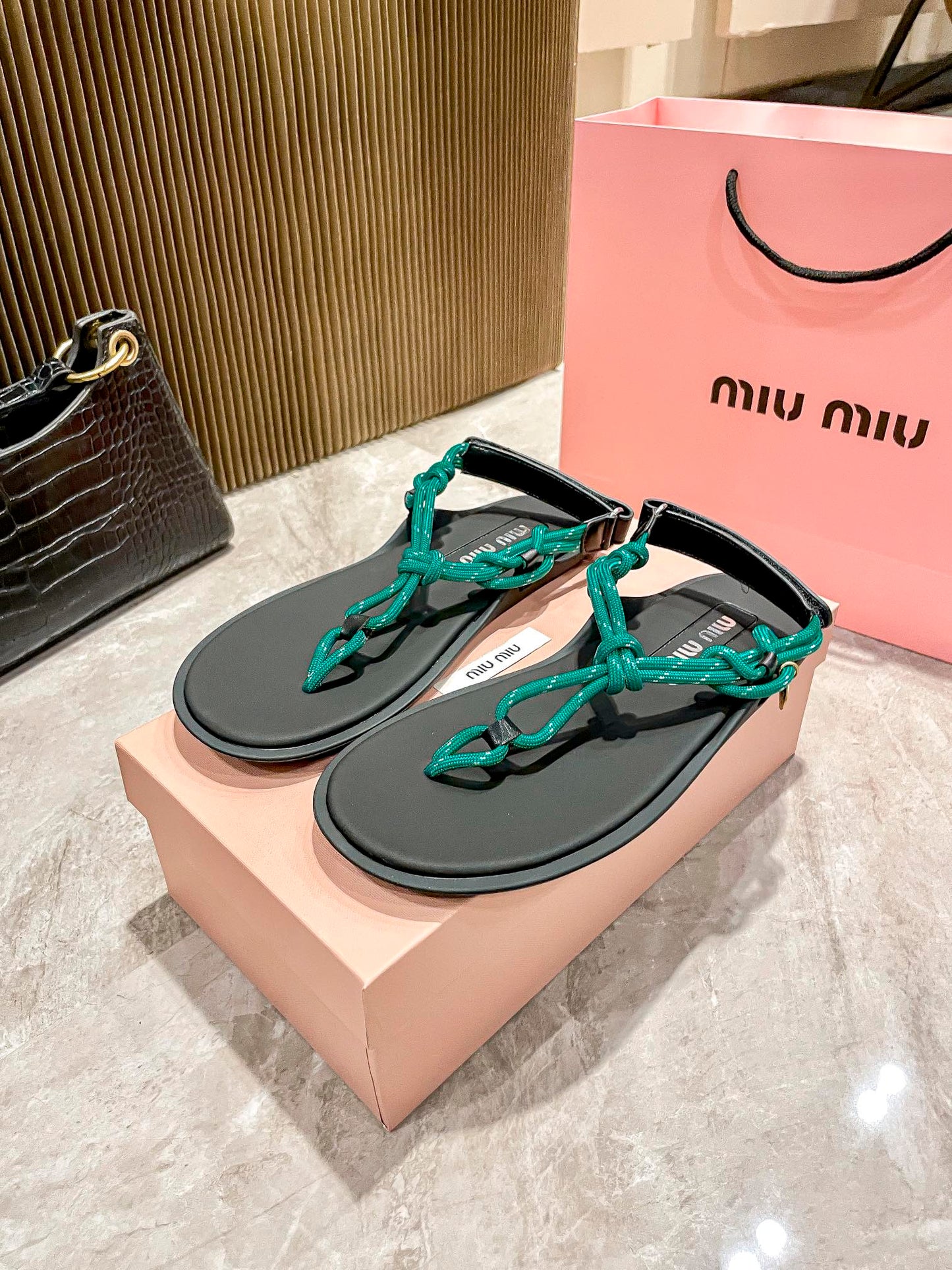 14A170ZDE Stylish sandals