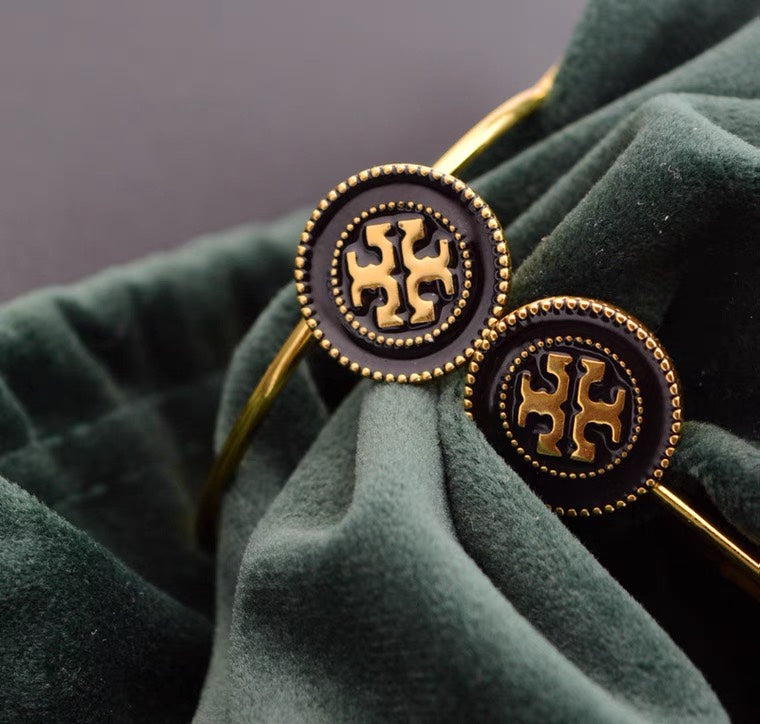 14A470EDE Stylish Earrings