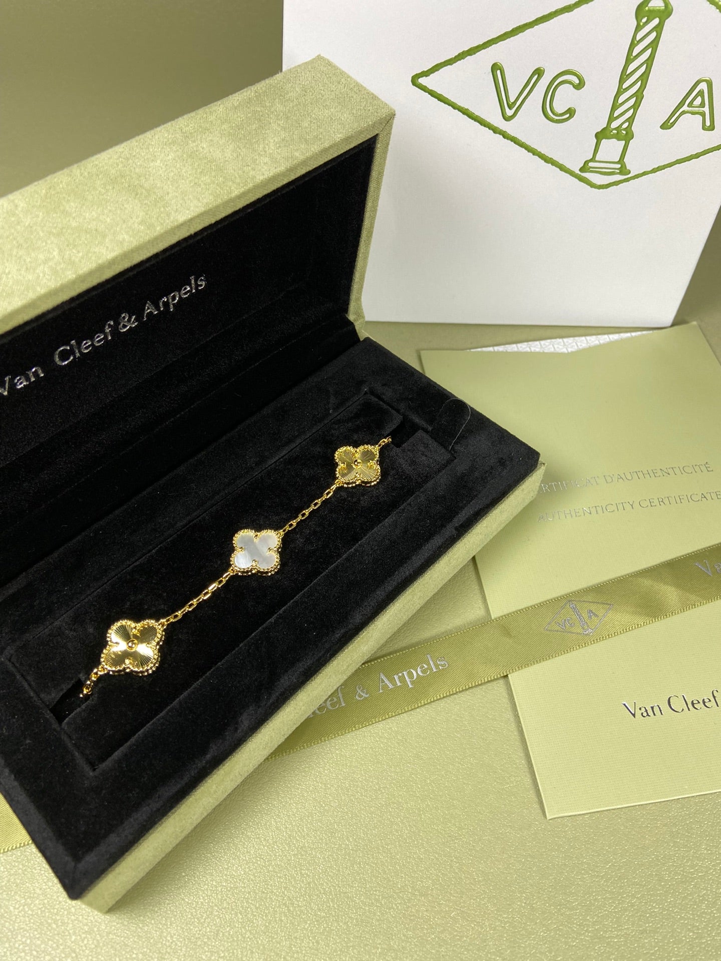 5XVA181KDE Stylish bracelets  5 flowers normal size1.5cm flower