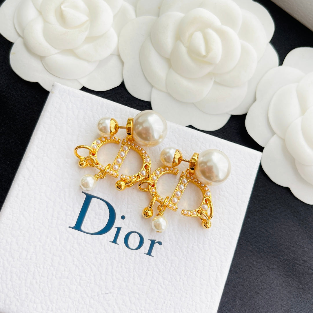 14D220EDE Stylish Earrings