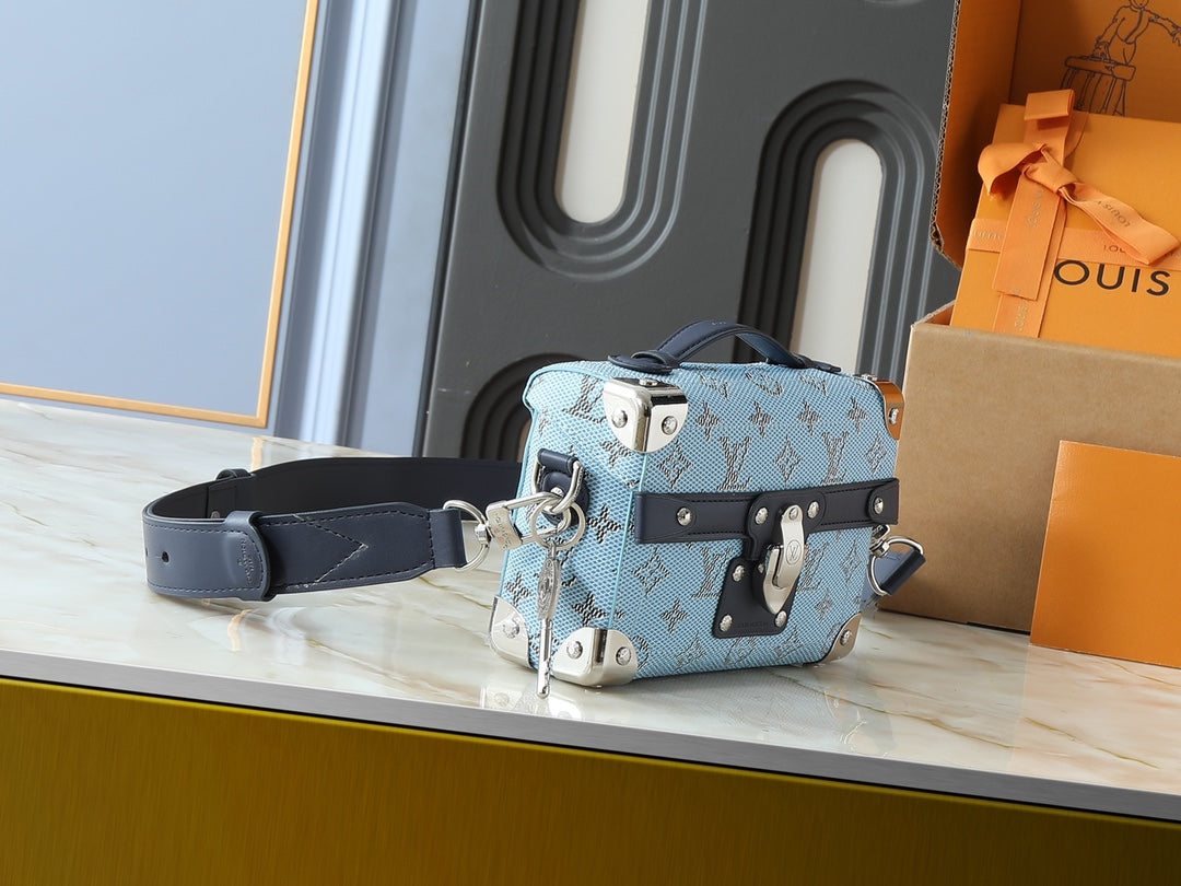 15RE47BDE Stylish leather bag