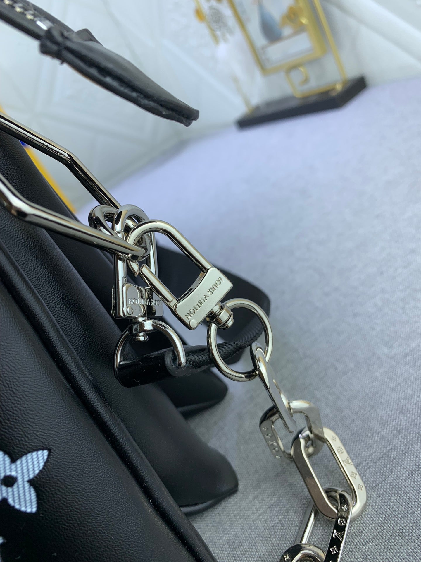 2XE39BDE Stylish leather bag 