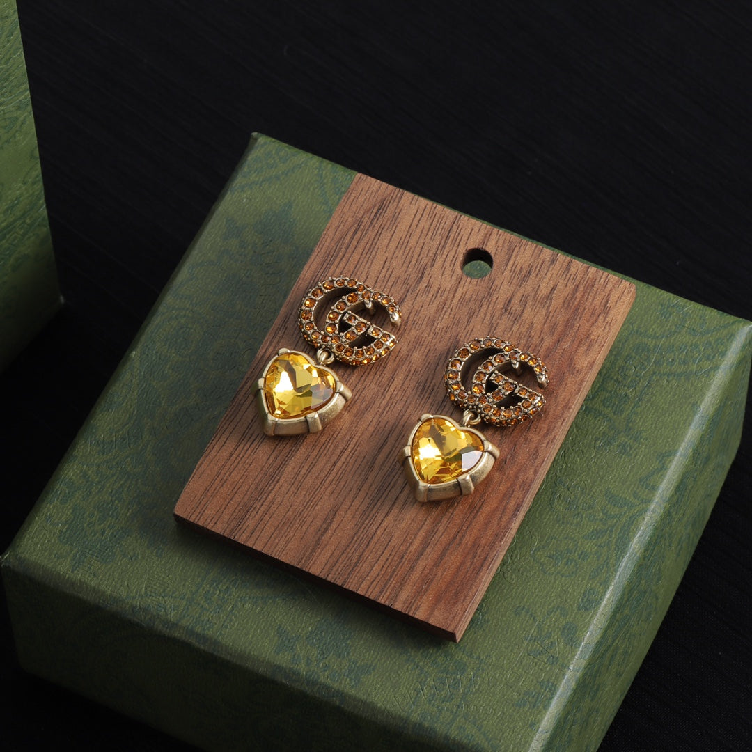 1YB60EDE Stylish Earrings