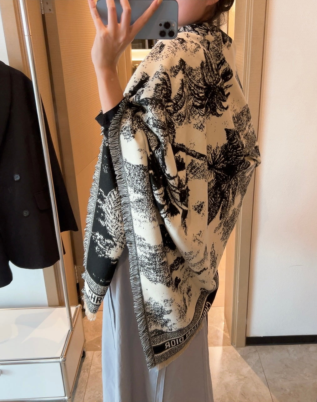 175RD5WDE Stylish Winter Scarves
