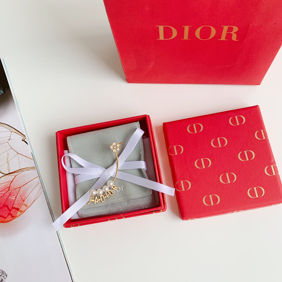 1YD428EDE Stylish Earrings