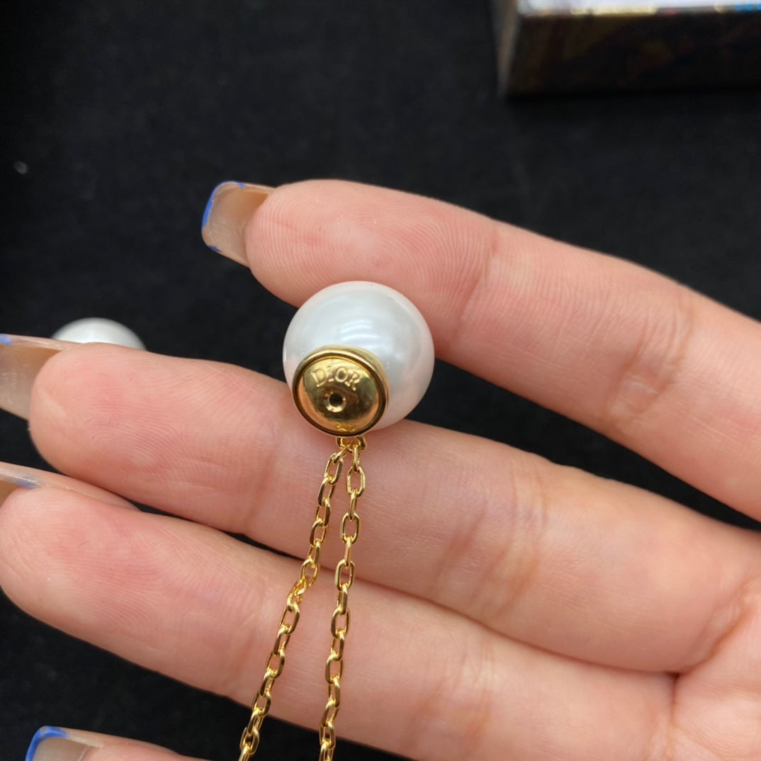 1YD209EDE Stylish Earrings