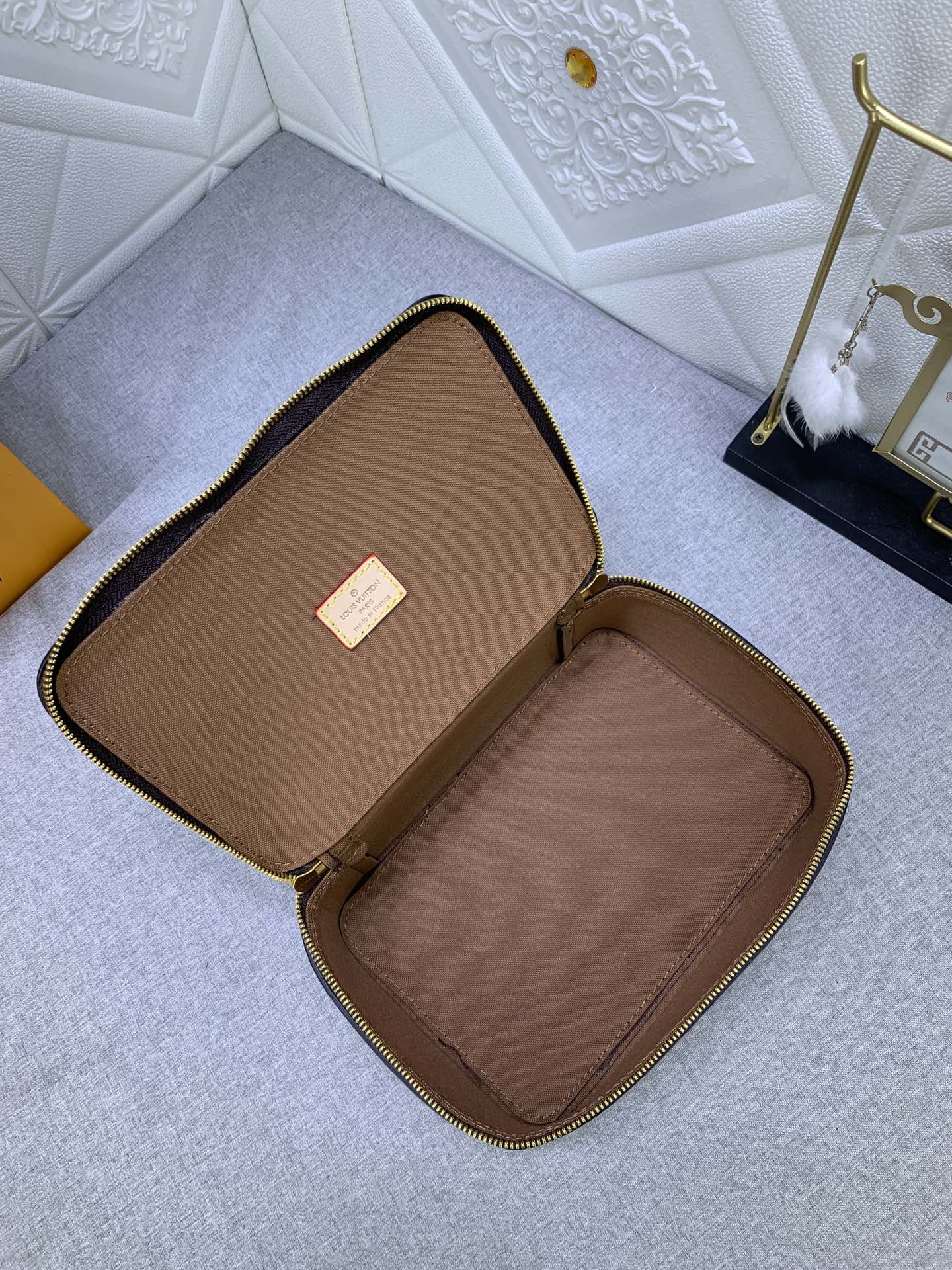 1XE272BDE Stylish leather bag 