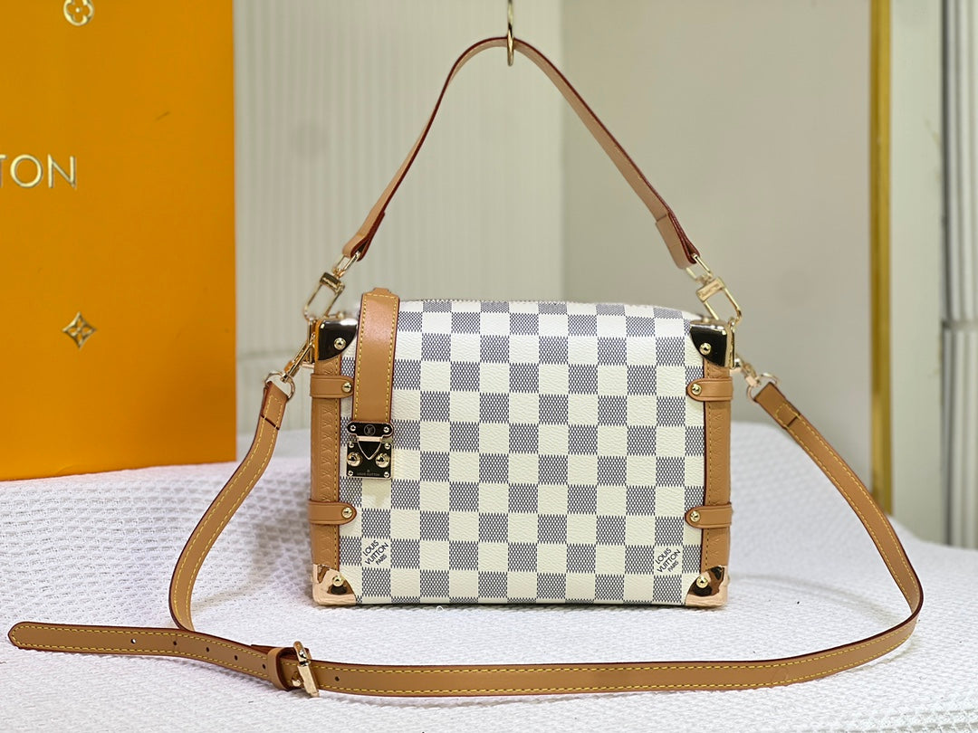 155NE18BDE Stylish leather bag