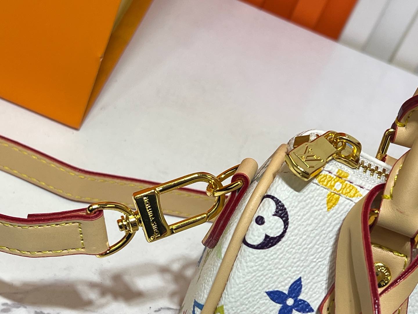 1WE99BDE Stylish leather bag