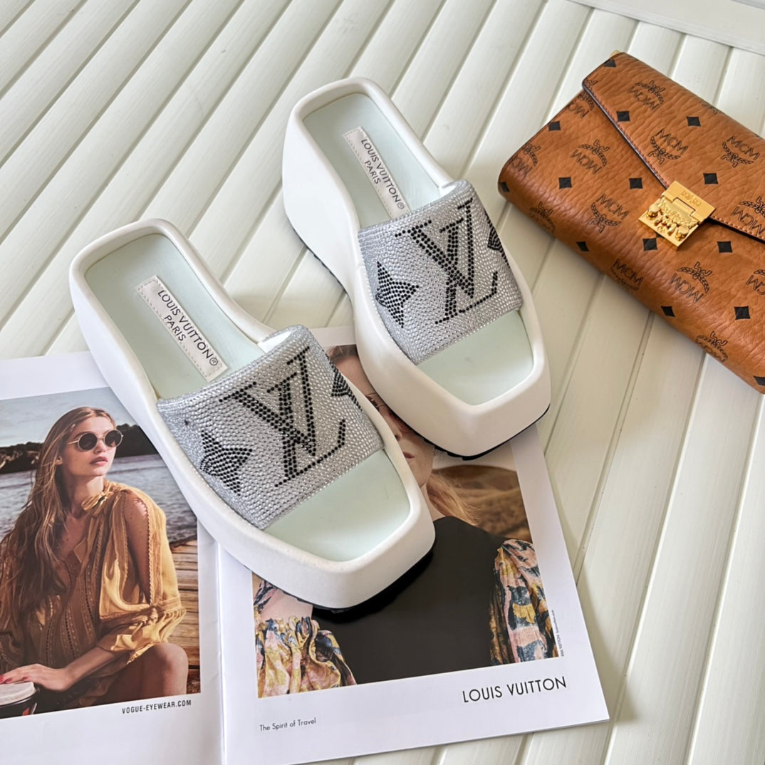 14E90ZDE Stylish Slippers