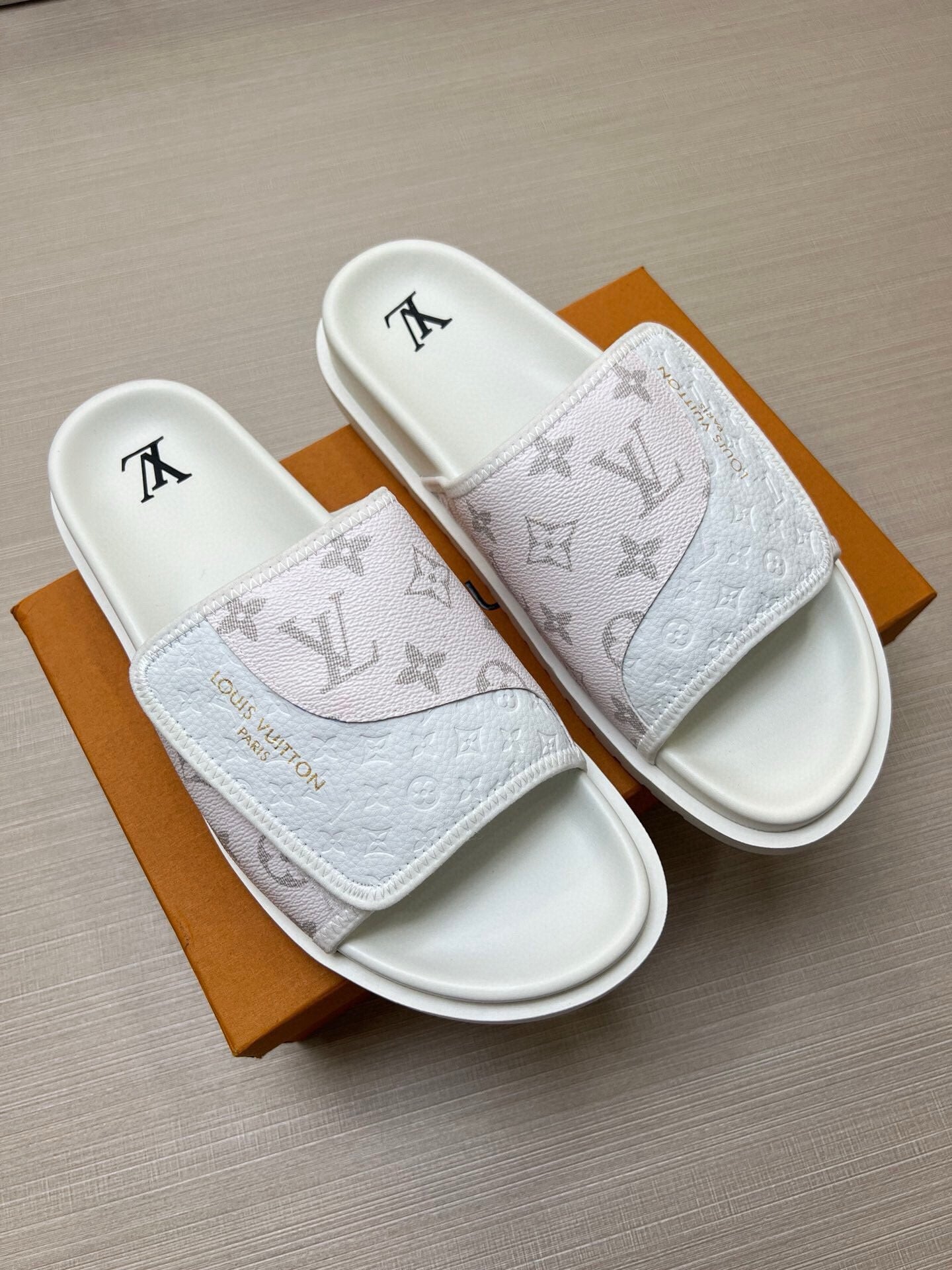 5WE250ZDE Stylish Slippers