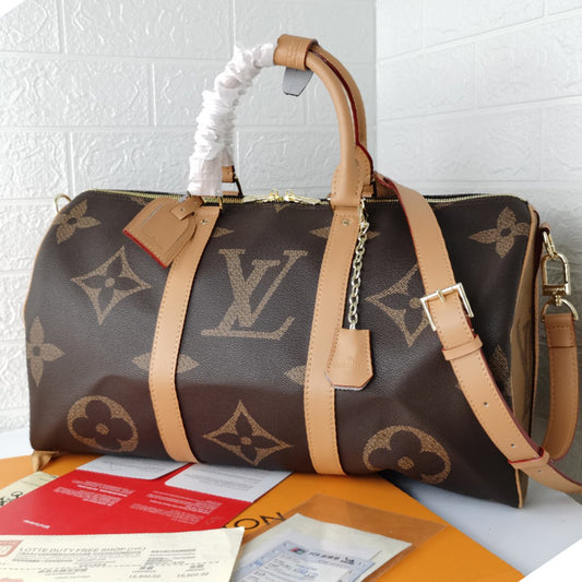 1E048BDE Stylish leather bag 