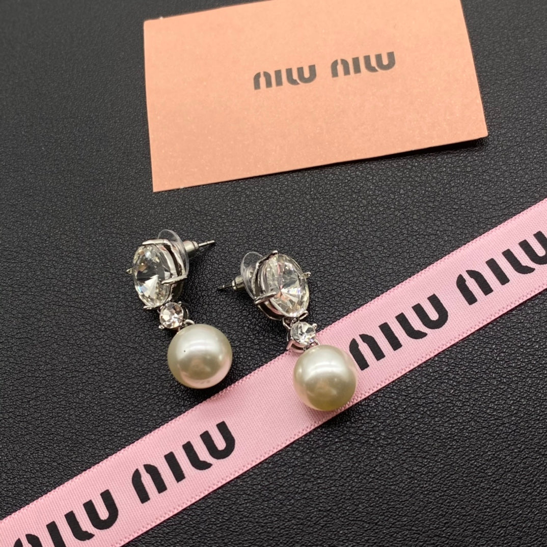 14A999EDE Stylish Earrings
