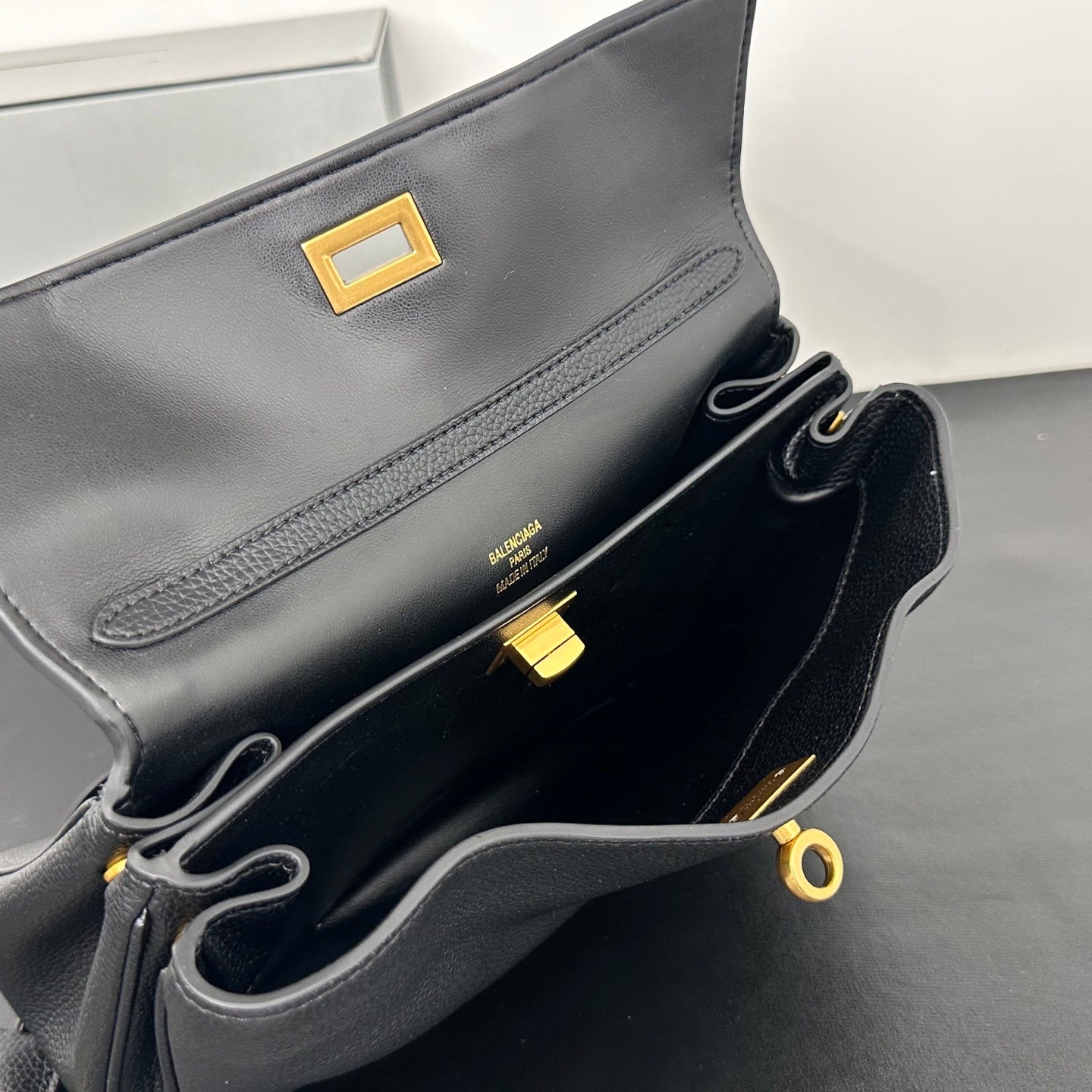 15XJ4BDE Stylish leather bag