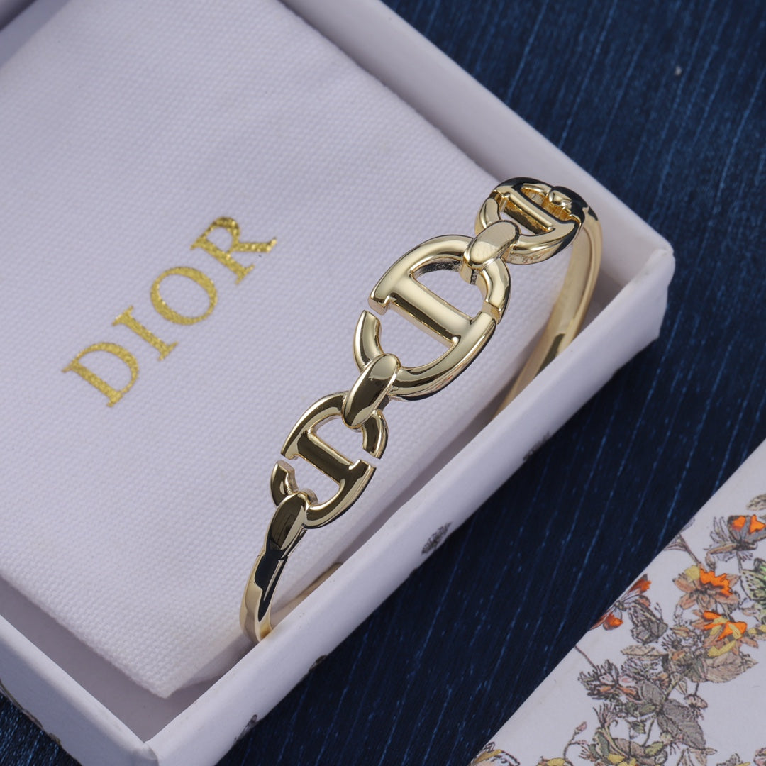 14D1067KDE Stylish Bracelets