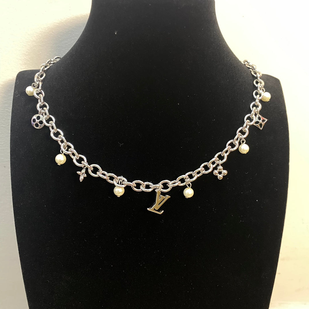 14E652KDE Stylish Necklaces