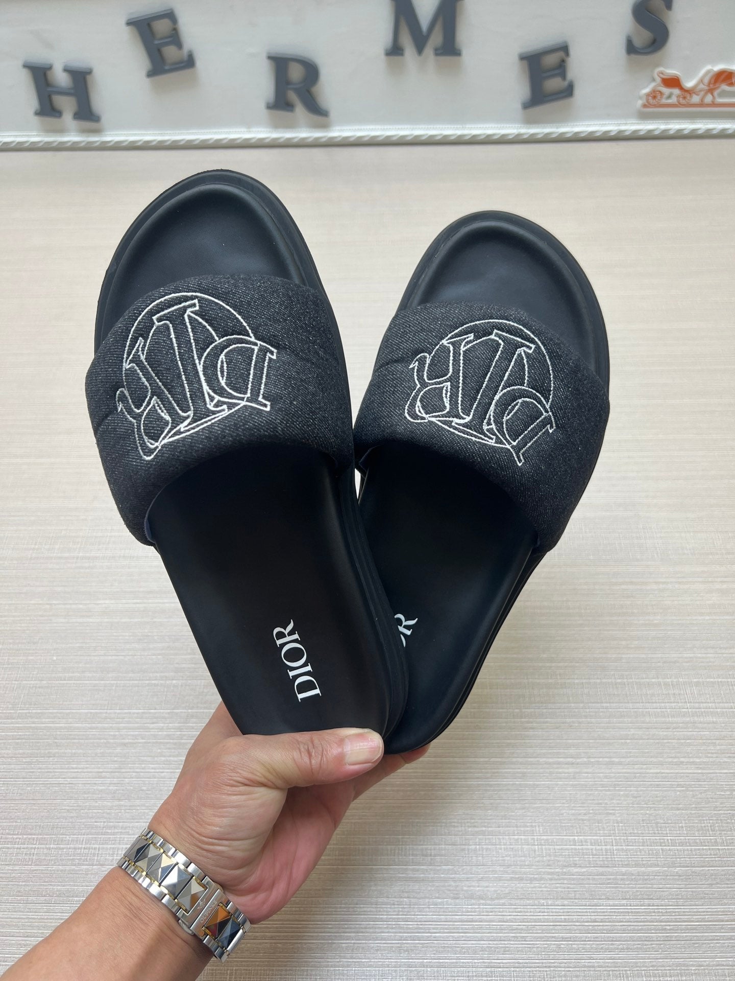 54D168ZDE Stylish leather slippers