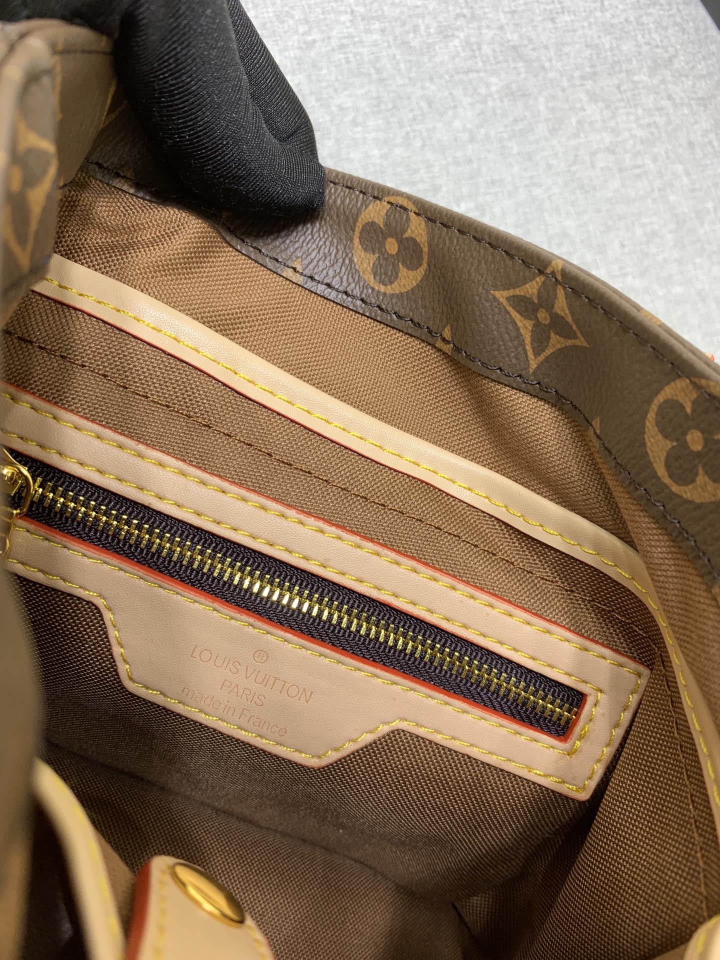 2XE348BDE Stylish leather bag 