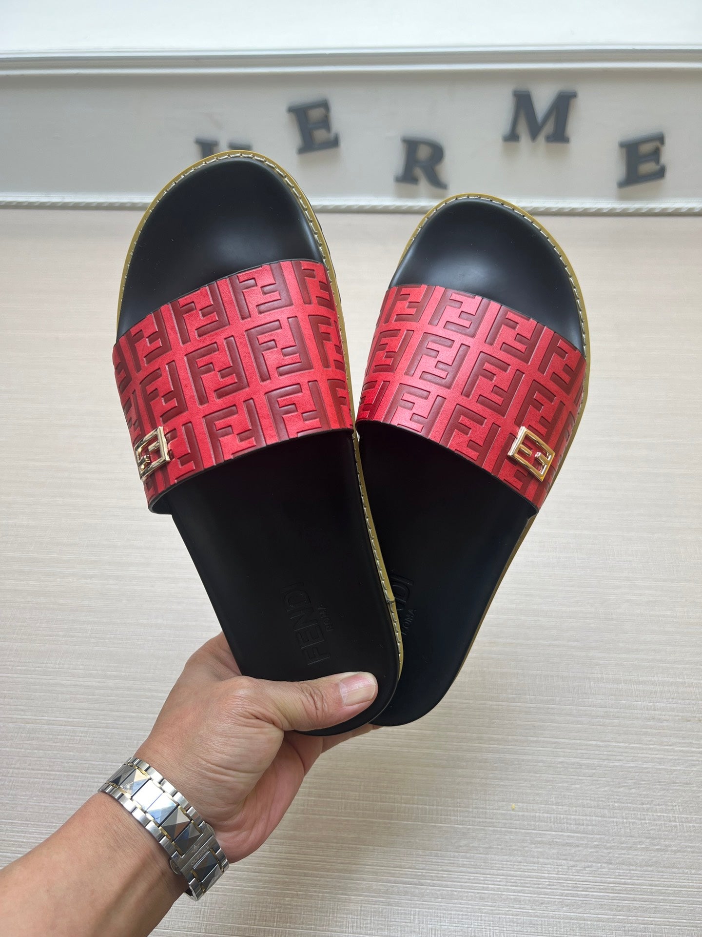 54F121ZDE Stylish slippers