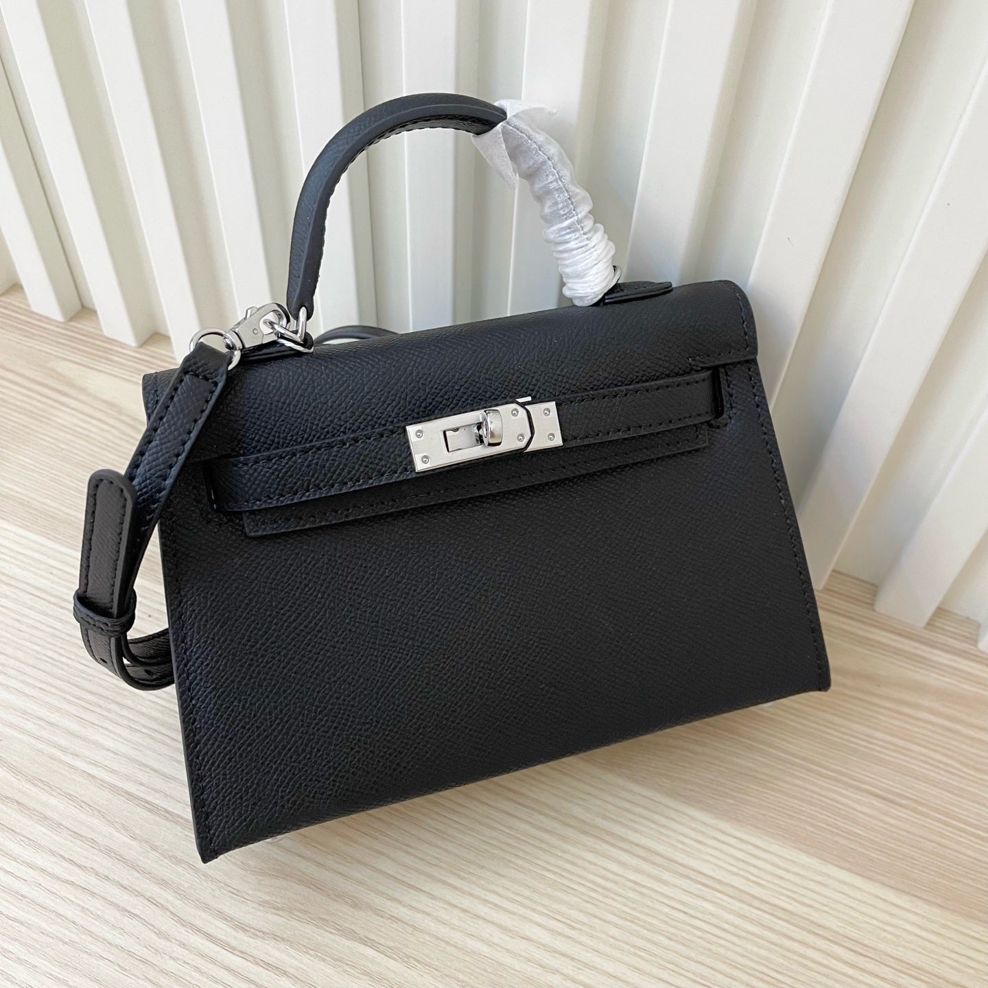 2WH27BDE Stylish leather bag